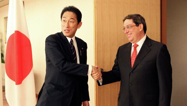 Japan's Forein Minister Fumio Kishida, left, greets his Cuba's counterpart Bruno Rodriguez Parrilla - Sputnik International