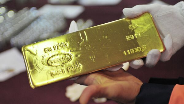 The fact that Russia bought another 30 tons of gold earlier this week, bringing its total gold reserves to 1,238 metric tons should make the United States worried - Sputnik International