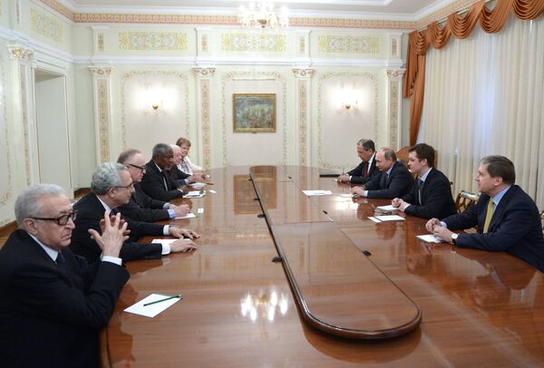 Vladimir Putin meets with members of The Elders Vladimir Putin meets with members of The Elders - Sputnik International