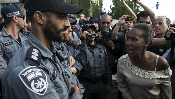 A protester, who is an Israeli Jews of Ethiopian origin, shouts at a policeman during a demonstration against what they say is police racism - Sputnik International