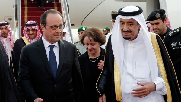 French President Francois Hollande, left, is greeted by Saudi Arabia's King Salman upon his arrival at Riyadh airport, Saudi Arabia, Monday, May 4, 2015 - Sputnik International