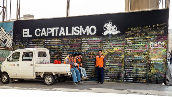 Capitalism in Santiago - Sputnik International