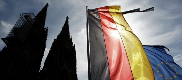 Flags of Germany and the EU fly with black ribbons during a memorial service for the 150 victims of Germanwings flight 4U 9525 in Cologne's Cathedral, April 17, 2015 - Sputnik International
