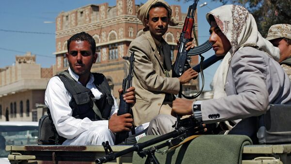 Houthi Shiite rebels ride in a military truck while patrolling a street in Sanaa, Yemen - Sputnik International
