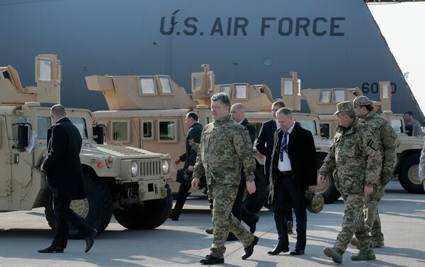 Ukraine's President Petro Poroshenko passes by U.S. armored Humvees in Boryspil Airport, Kiev, Ukraine - Sputnik International
