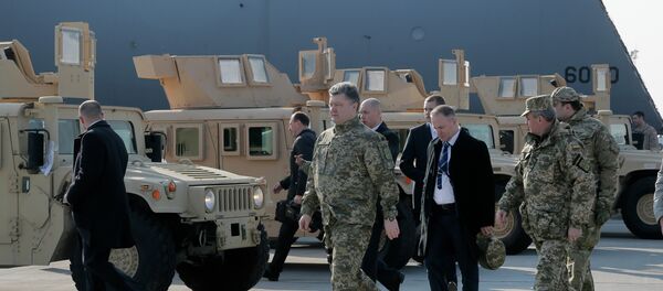 Ukraine's President Petro Poroshenko passes by U.S. armored Humvees in Boryspil Airport, Kiev, Ukraine - Sputnik International