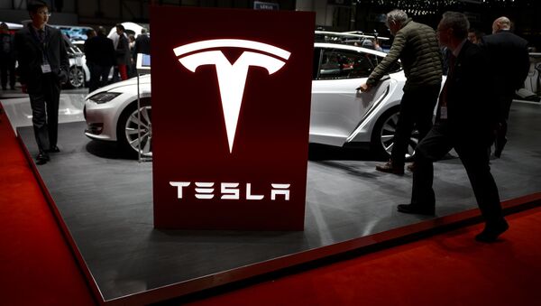 Visitor are seen at the booth of US electric carmaker Tesla Motors, during the press day of the Geneva Car Show on March 4, 2015 in Geneva - Sputnik International