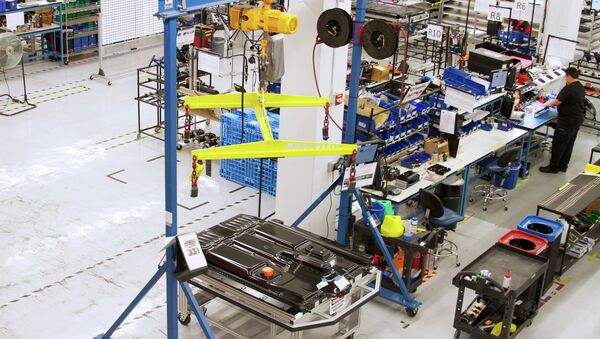 The Tesla Motors plant in California, to where stamping tools from Michigan are sent. - Sputnik International