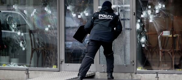 A police investigator works at the scene of Saturday's shooting at a free speech event in Copenhagen A police investigator works at the scene of Saturday's shooting at a free speech event in Copenhagen - Sputnik International