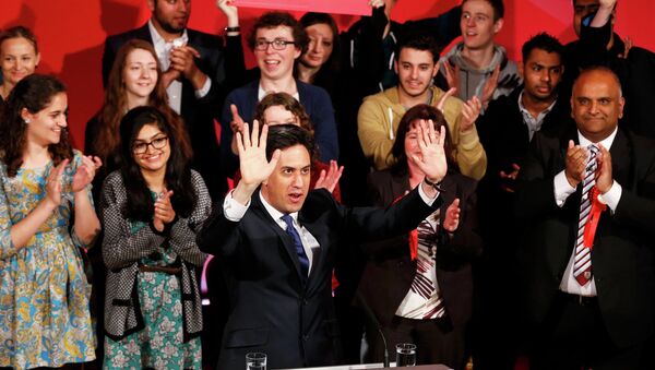 Britain's opposition Labour Party leader Ed Miliband waves at a campaign event in Colne, northern England, Britain, May 6, 2015 - Sputnik International