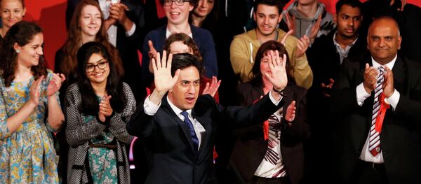 Britain's opposition Labour Party leader Ed Miliband waves at a campaign event in Colne, northern England, Britain, May 6, 2015 - Sputnik International