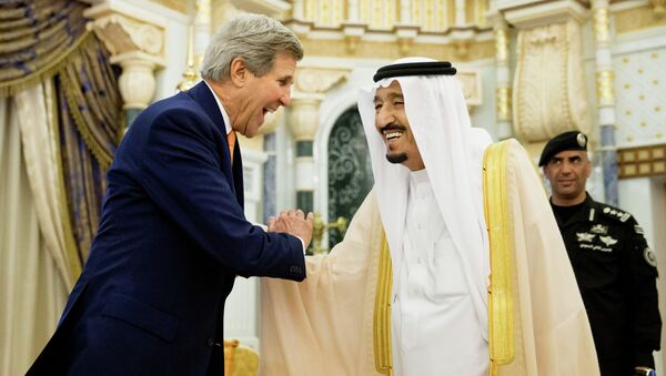 US Secretary of State John Kerry, left, shakes hands with Saudi Arabia's King Salman at the Royal Court, in Riyadh, Saudi Arabia, Thursday, May 7, 2015 - Sputnik International