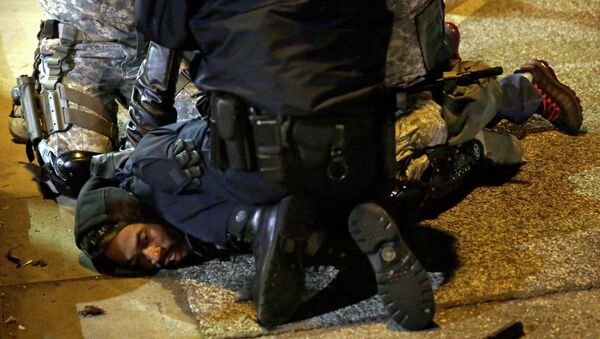 A protester is taken into custody in Ferguson, Mo. - Sputnik International