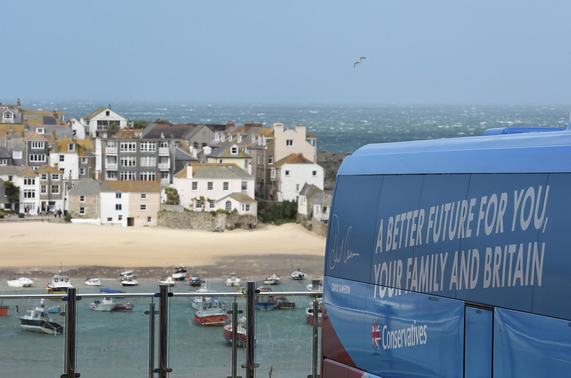 Conservative Party election campaign bus stands parked in St Ives, south-west England on May 5, 2015 - Sputnik International, 1920, 30.09.2021