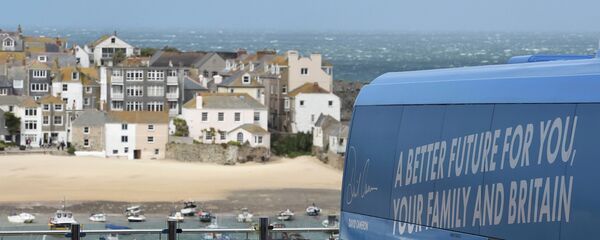 Conservative Party election campaign bus stands parked in St Ives, south-west England on May 5, 2015 - Sputnik International