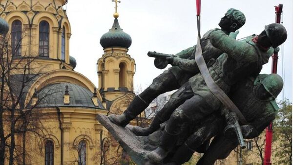 Removal of the Polish-Soviet Brotherhood in Arms Monument, Warsaw. - Sputnik International