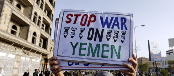 A follower of the Houthi group holds up a sign at the site of a demonstration against the air strikes by the Saudi-led coalition in Sanaa April 27, 2015 A follower of the Houthi group holds up a sign at the site of a demonstration against the air strikes by the Saudi-led coalition in Sanaa April 27, 2015 - Sputnik International