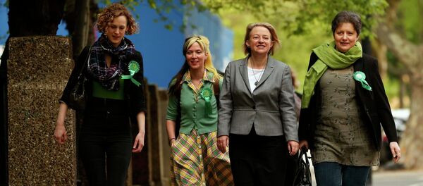 Natalie Bennett (2nd R), the leader of the Green Party arrives with supporters to vote at a polling station in London, Britain, May 7, 2015 Natalie Bennett (2nd R), the leader of the Green Party arrives with supporters to vote at a polling station in London, Britain, May 7, 2015 - Sputnik International