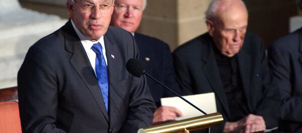 Porter Goss speaks on Capitol Hill after receiving a Congressional Distinguished Service Award. - Sputnik International