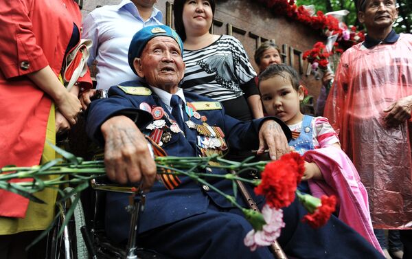 A war veteran during the Immortal Regiment rally as part of celebrations to mark the 70th anniversary of Victory in the 1941-1945 - Sputnik International