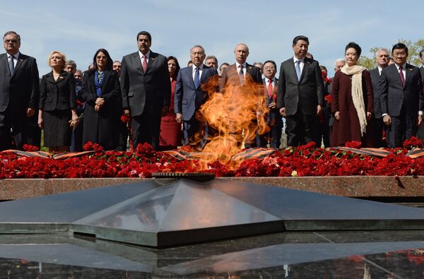 Flower-laying ceremony at the Tomb of the Unknown Soldier Flower-laying ceremony at the Tomb of the Unknown Soldier - Sputnik International