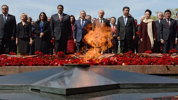 Flower-laying ceremony at the Tomb of the Unknown Soldier - Sputnik International