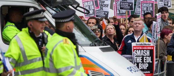 Demonstrators opposed to the far-right English Defence League (EDL) stage a counter-demonstration during a march by trhe EDL in London on September 20, 2014. File Photo Demonstrators opposed to the far-right English Defence League (EDL) stage a counter-demonstration during a march by trhe EDL in London on September 20, 2014. File Photo - Sputnik International