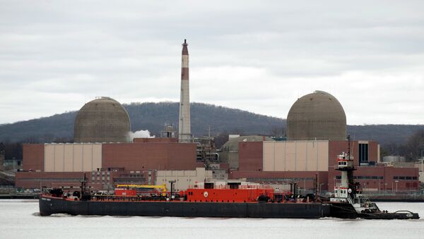 A barge passes by in front of Indian Point Nuclear Power Plant on the Hudson River March 22, 2011 in Buchanan, NY - Sputnik International