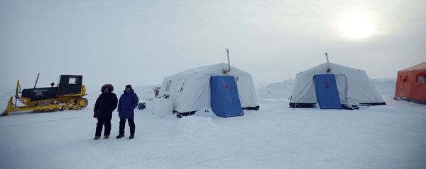 Opening the North Pole 2015 drifting station in the Arctic Ocean - Sputnik International