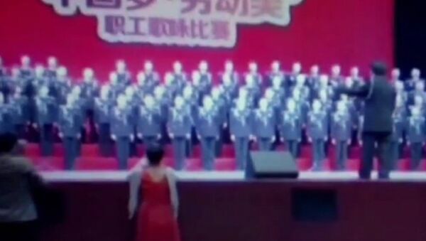 Stage collapses under 80-person choir in China - Sputnik International