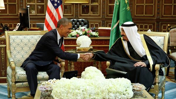 U.S. President Barack Obama (L) shakes hands with Saudi Arabia's King Salman at the start of a bilateral meeting at Erga Palace in Riyadh, in this January 27, 2015 file photo - Sputnik International