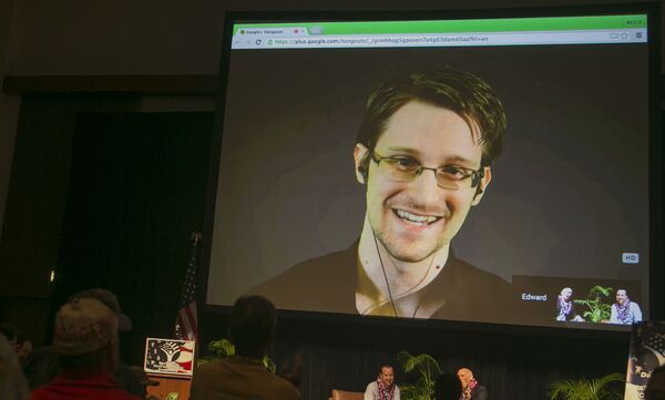 Edward Snowden has warned Australians that they are being watched all the time under controversial metadata retention laws. Edward Snowden has warned Australians that they are being watched all the time under controversial metadata retention laws. - Sputnik International