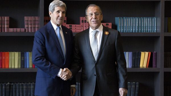 US Secretary of State John Kerry (L) shakes hands with Russian Foreign Secretary Sergey Lavrov before a bilateral meeting in Sochi, Russia - Sputnik International