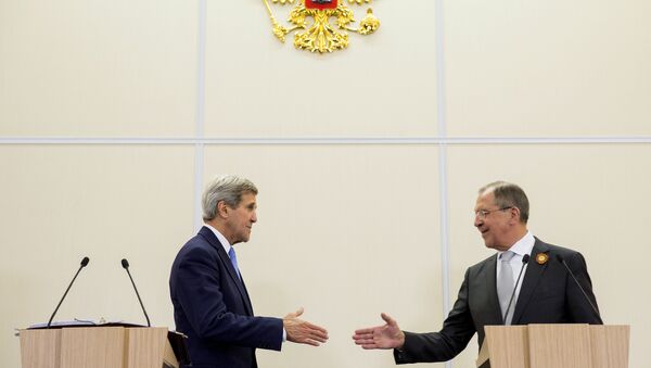 U.S. Secretary of State John Kerry shakes hands with Russian Foreign Secretary Sergey Lavrov after a news conference at the presidential residence of Bocharov Ruchey in Sochi, Russia May 12, 2015 - Sputnik International