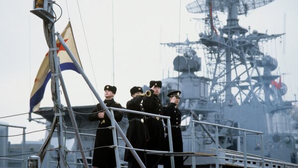 A ship of the Russian Navy Black Sea Fleet. Raising of the Russian Navy flag - Sputnik International