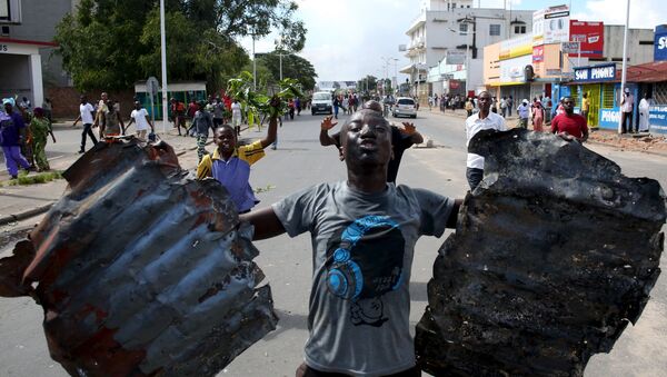 A man celebrates in a street in Bujumbura, Burundi, May 13, 2015 - Sputnik International