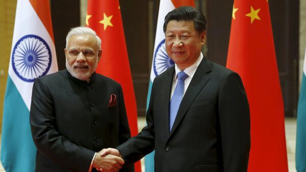Indian Prime Minister Narendra Modi (L) and Chinese President Xi Jinping shake hands before they hold a meeting in Xian, Shaanxi province, China, May 14, 2015 - Sputnik International