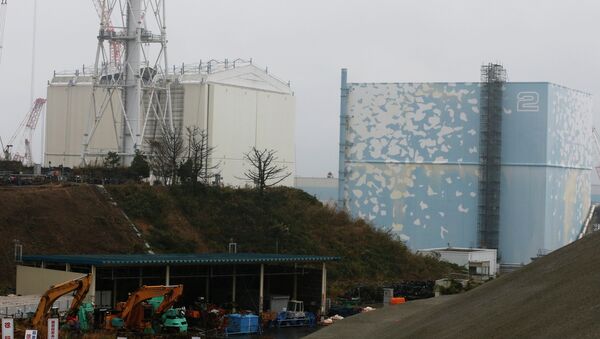 A part of the roof of a building covering the Unit 1 reactor, left, is seen removed at the Fukushima Dai-ichi nuclear power plant in Okuma, Fukushima prefecture, northeastern Japan, Wednesday, Nov. 12, 2014 - Sputnik International