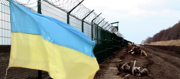 A Ukrainian national flag is attached to the fence on the Ukrainian-Russian border near Hoptivka, Kharkiv region, eastern Ukraine A Ukrainian national flag is attached to the fence on the Ukrainian-Russian border near Hoptivka, Kharkiv region, eastern Ukraine - Sputnik International