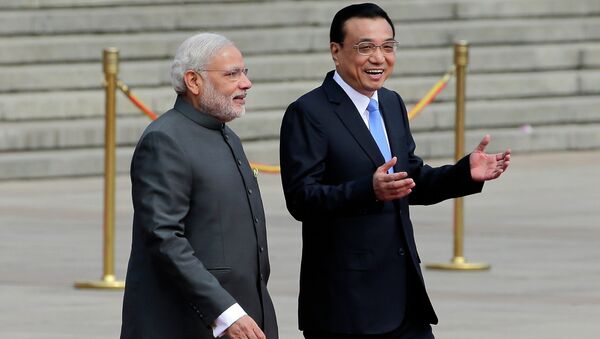 India's Prime Minister Narendra Modi, left, chats with Chinese Premier Li Keqiang during a welcome ceremony outside the Great Hall of the People in Beijing, China, Friday, May 15, 2015. - Sputnik International