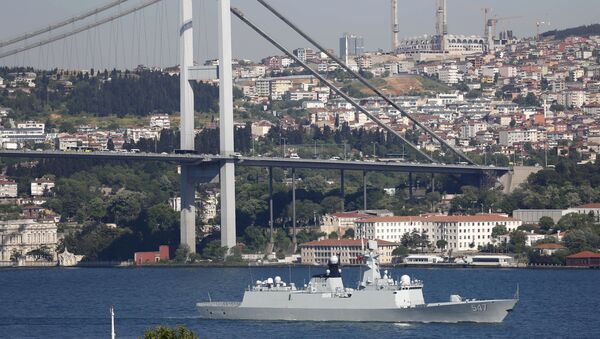 Chinese People's Liberation Army (PLA) navy frigate Linyi sets sail in the Bosphorus, in Istanbul, Turkey, 14 May 2015, on its way to the Mediterranean Sea - Sputnik International