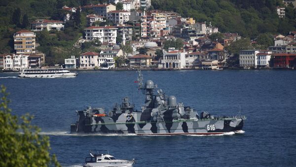 The Russian Navy guided missile corvette Samum sets sail in the Bosphorus, on its way to the Mediterranean Sea, in Istanbul, Turkey May 14, 2015 - Sputnik International