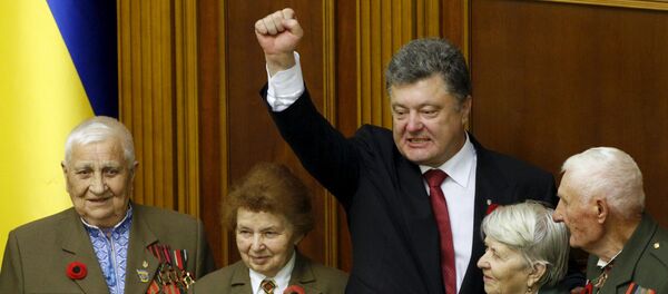 Ukrainian President Petro Poroshenko (center) gestures as he stands with veterans of the Ukrainian Insurgent Army (UPA) after a commemorative parliament session marking the 70th anniversary of the end of the war in Europe in Kiev, Ukraine May 8, 2015 Ukrainian President Petro Poroshenko (center) gestures as he stands with veterans of the Ukrainian Insurgent Army (UPA) after a commemorative parliament session marking the 70th anniversary of the end of the war in Europe in Kiev, Ukraine May 8, 2015 - Sputnik International
