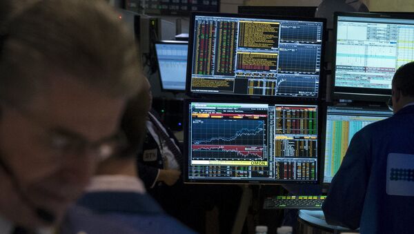 A Bloomberg terminal is seen inside a kiosk on the floor of the New York Stock Exchange April 17, 2015 - Sputnik International