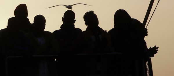 Migrants wait to disembark from the Iceland Coast Guard vessel Tyr, at the Messina harbor, Sicily, southern Italy - Sputnik International