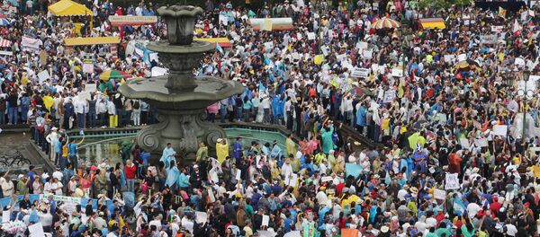 An aerial view shows protesters at a demonstration demanding the resignation of Guatemalan President Otto Perez Molina, in downtown Guatemala City, May 16, 2015 - Sputnik International
