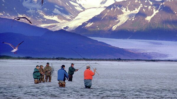 A group of fishermen gather along the Knik River near Palmer, Alaska - Sputnik International