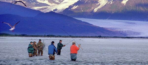 A group of fishermen gather along the Knik River near Palmer, Alaska - Sputnik International
