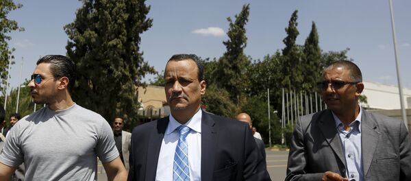 The United Nations envoy to Yemen Ismail Ould Cheikh Ahmed (C) walks at Sanaa International Aiport upon his departure The United Nations envoy to Yemen Ismail Ould Cheikh Ahmed (C) walks at Sanaa International Aiport upon his departure - Sputnik International