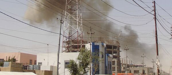 Smoke rises after a bomb attack in the city of Ramadi, May 15, 2015 - Sputnik International